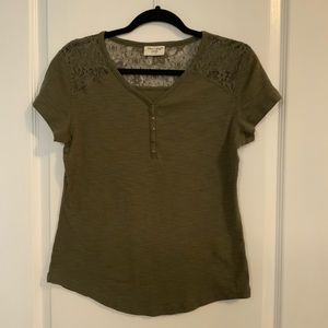 Woman’s Forest Green Top